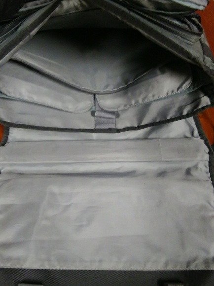 Kenneth Cole | Crossbody Messenger Bag Grey Black - Picture 7 of 8